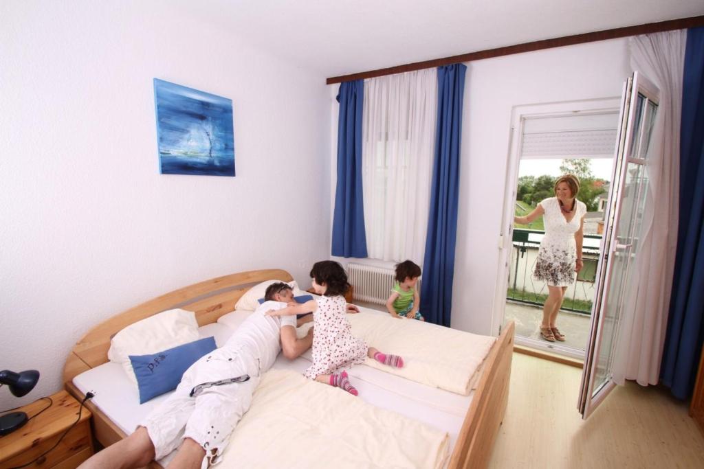 Postel nebo postele na pokoji v ubytování Pension Strohmer