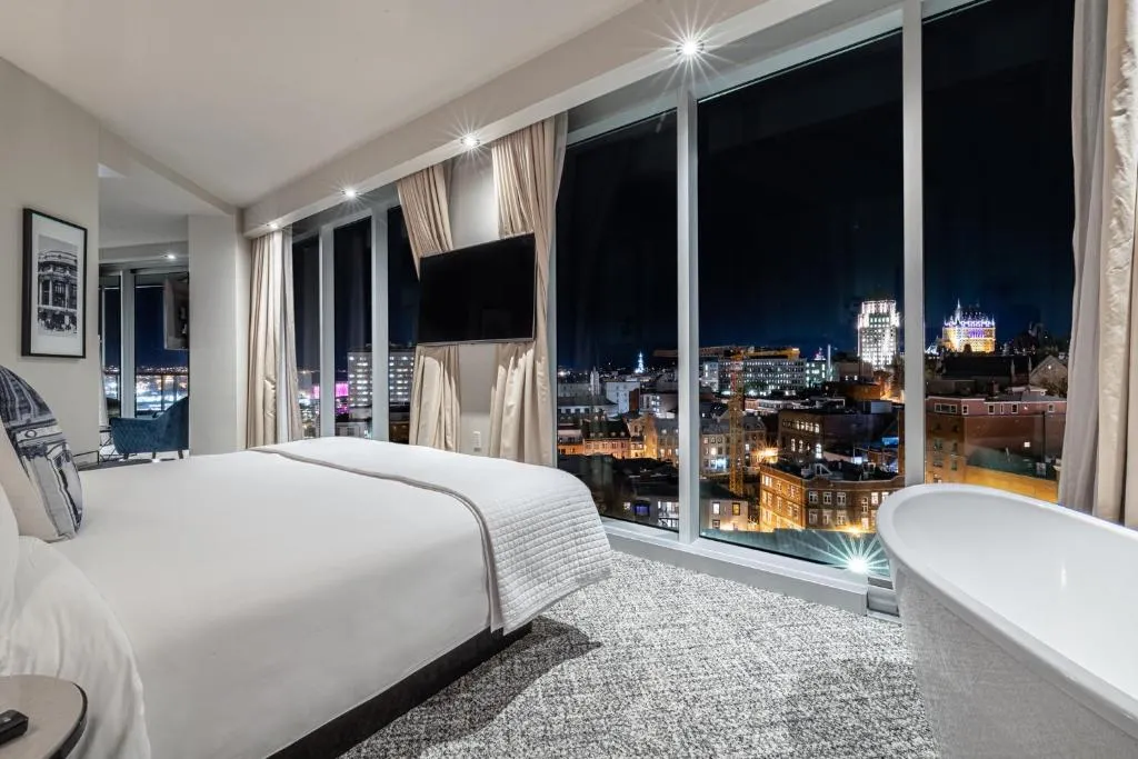 Suite Citadine with King bed, Old Quebec view
