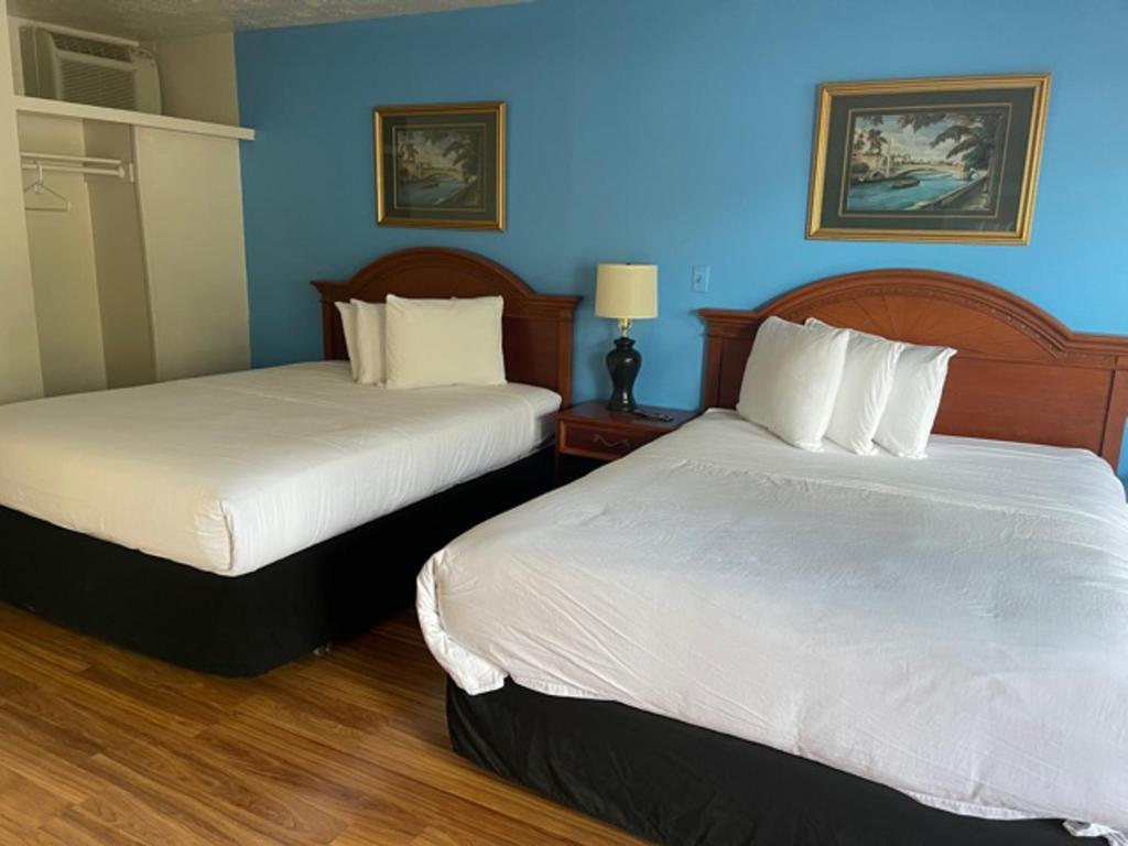 Postel nebo postele na pokoji v ubytování Ephrata Inn Motel