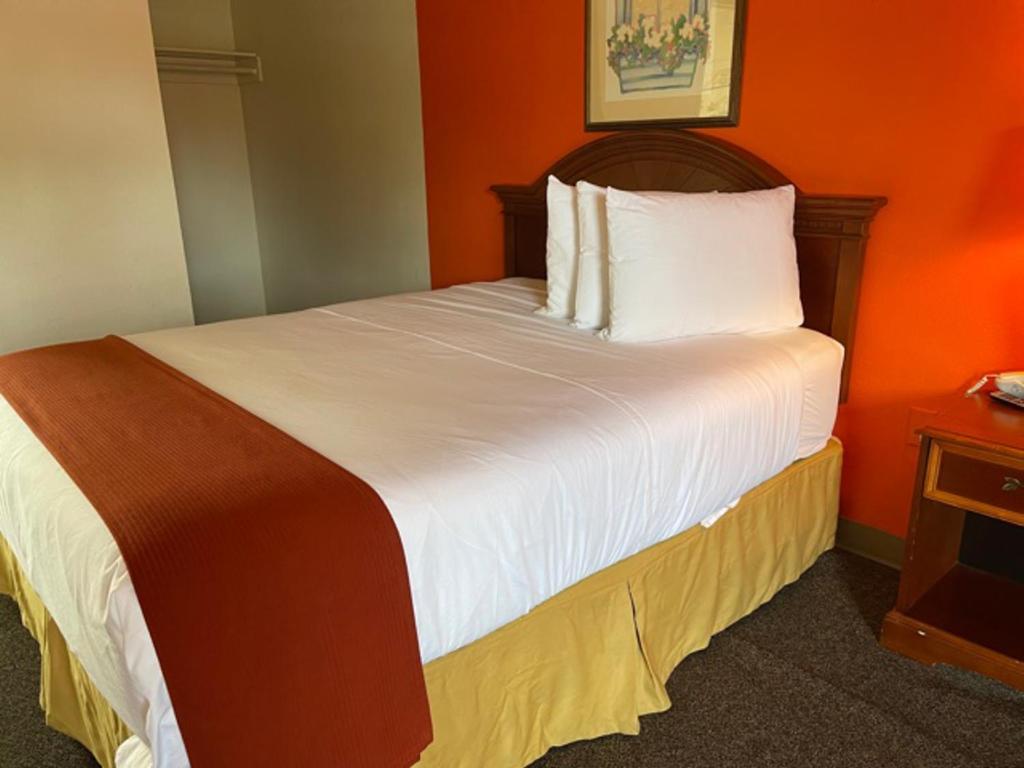 Postel nebo postele na pokoji v ubytování Ephrata Inn Motel