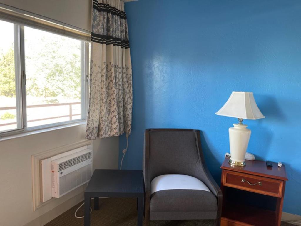 Posezení v ubytování Ephrata Inn Motel