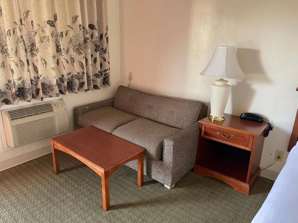 Posezení v ubytování Ephrata Inn Motel