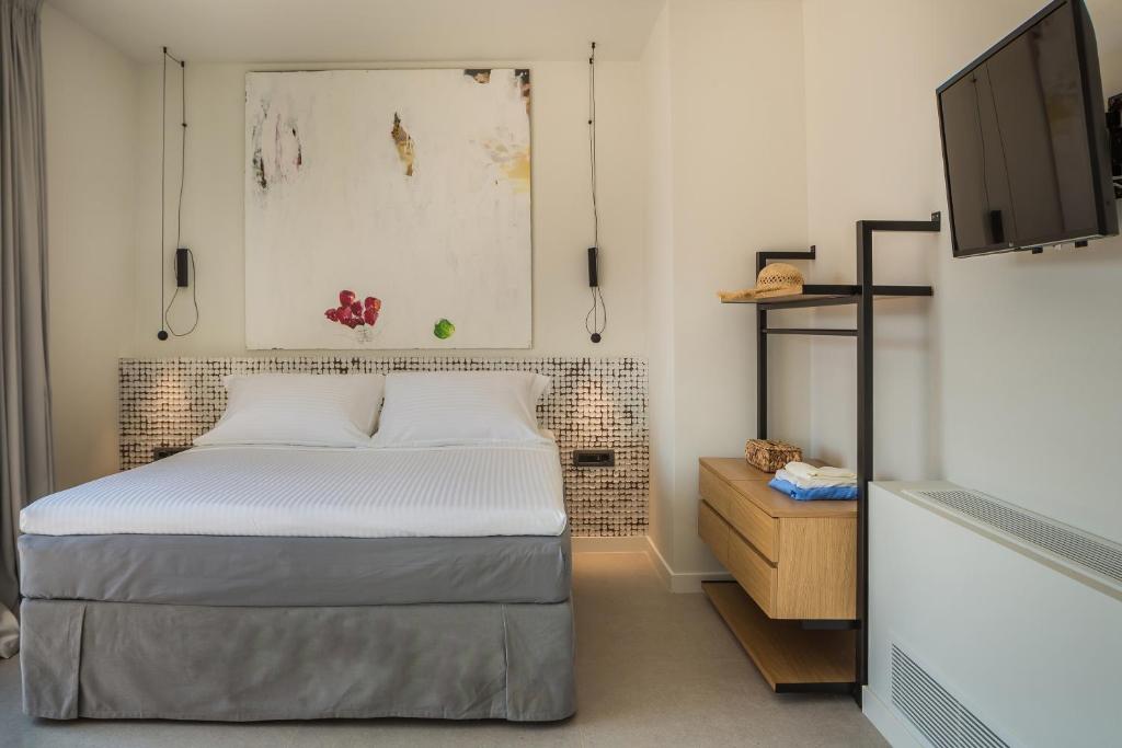 Postel nebo postele na pokoji v ubytování Harmony Suites
