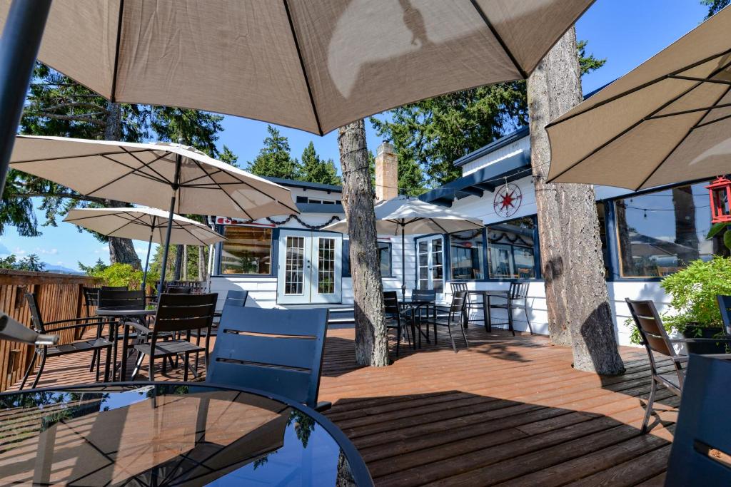 Restaurace v ubytování Manana Resort and Marina