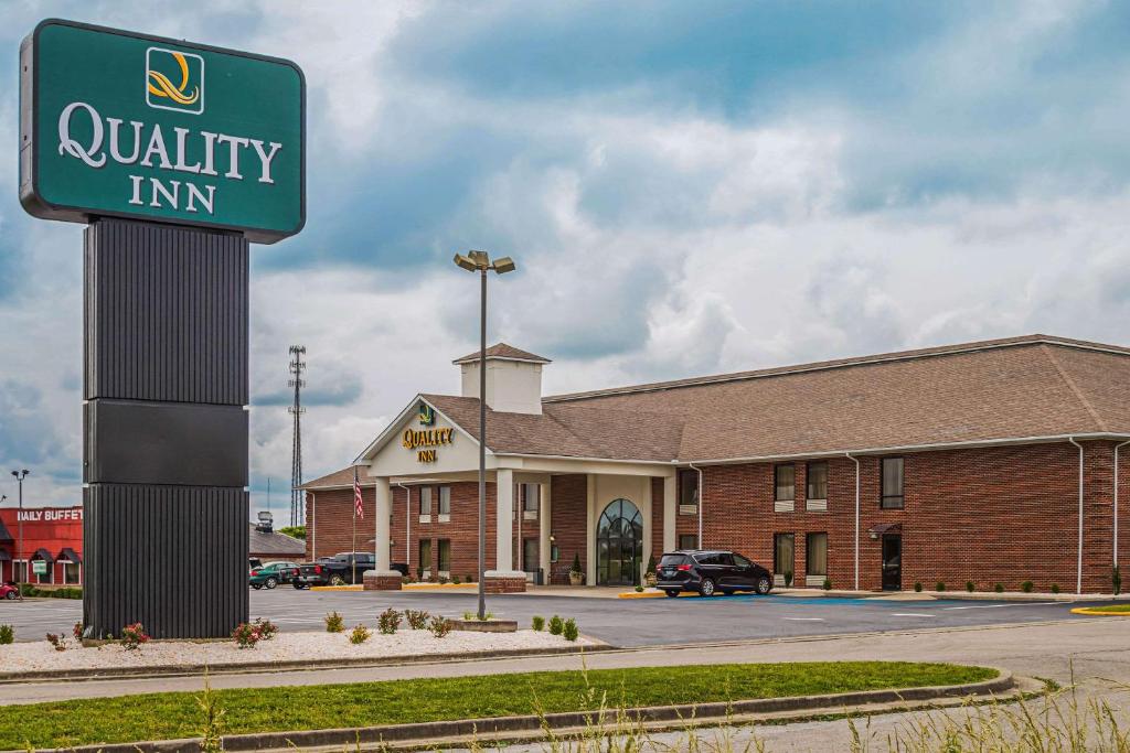 a building with a sign for a quality inn at Quality Inn in Berea