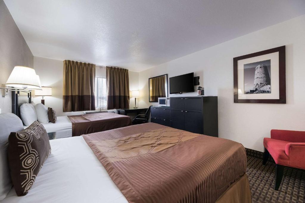 Postel nebo postele na pokoji v ubytování Econo Lodge Inn & Suites Williams - Grand Canyon Area