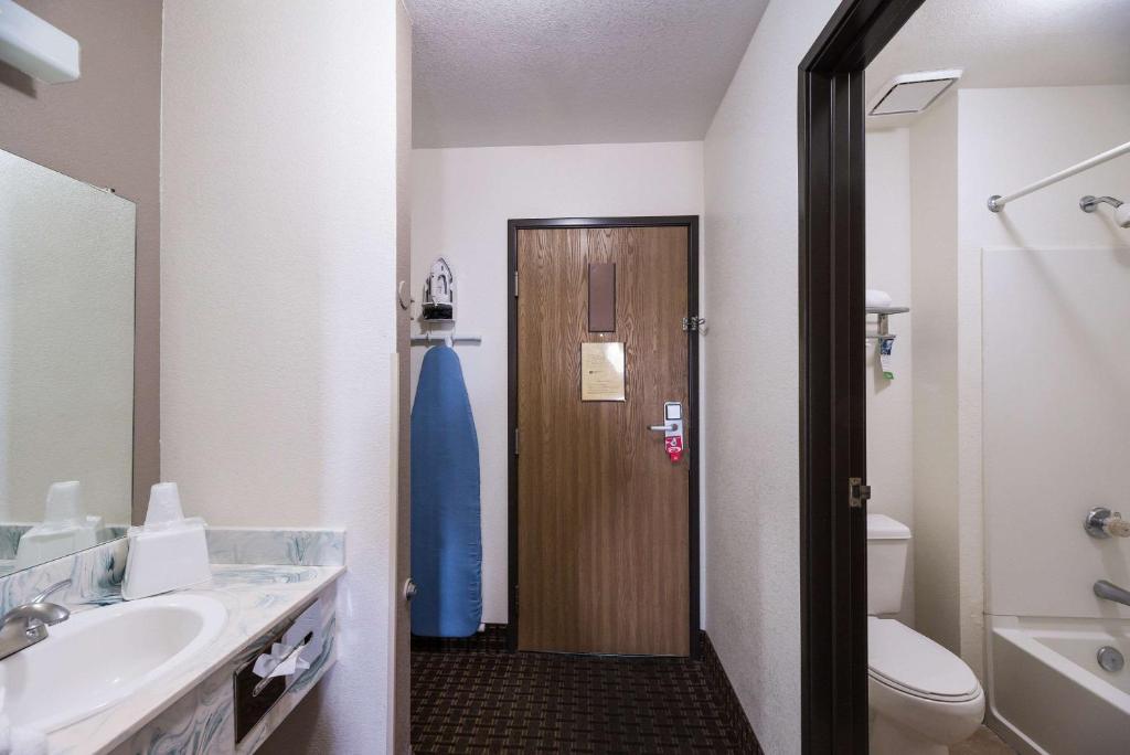Koupelna v ubytování Econo Lodge Inn & Suites Williams - Grand Canyon Area