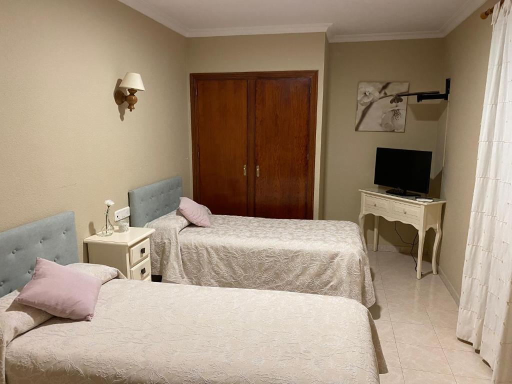TV a/nebo společenská místnost v ubytování Hostal Restaurante Puerto Blanco