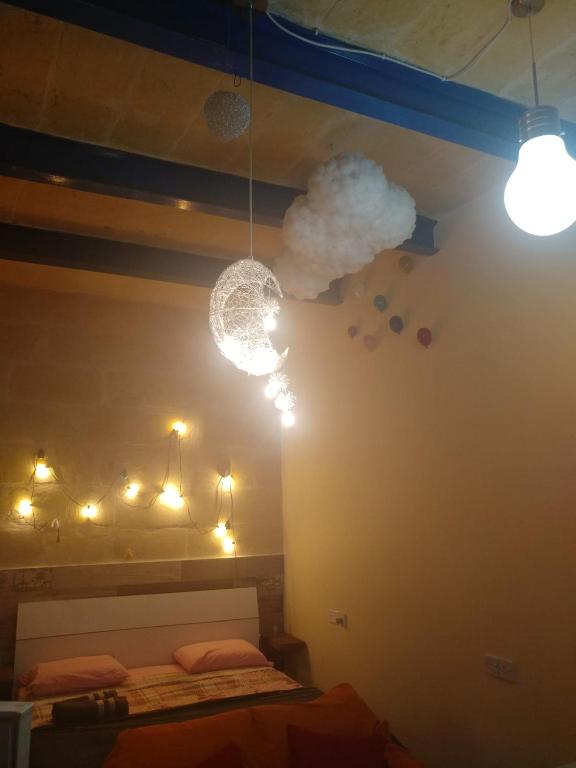 Postel nebo postele na pokoji v ubytování Triesti Home