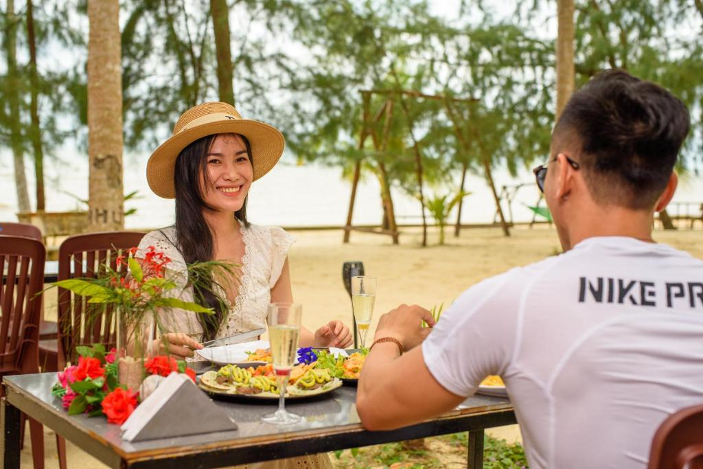 Kiki Coconut Beach Resort - 13