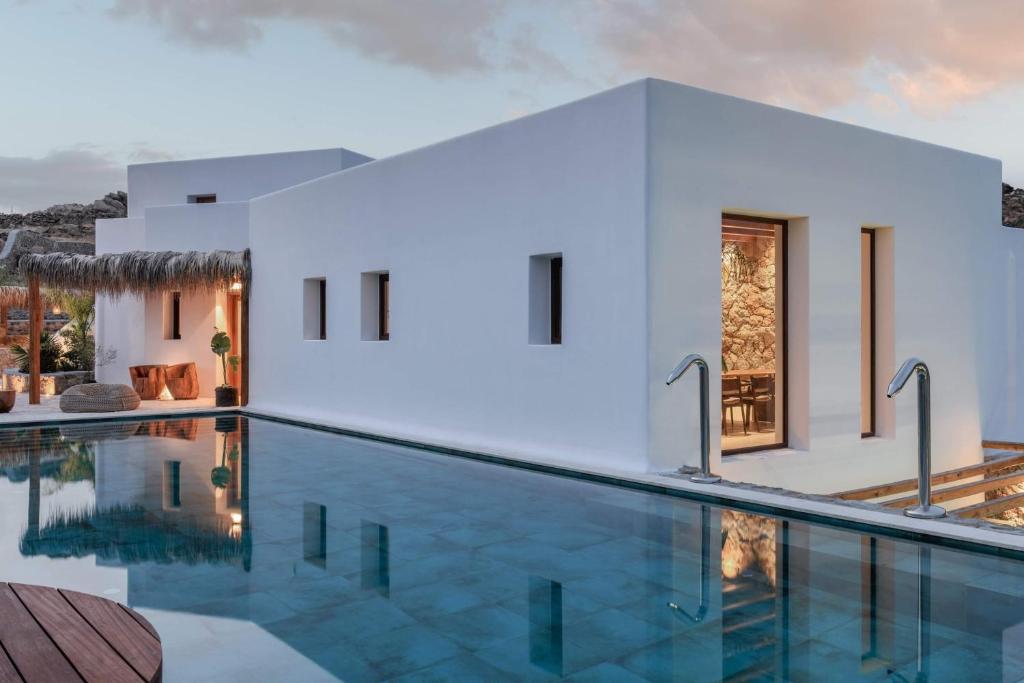 Bazén v ubytování Charisma Hotel and Wellness Club nebo v jeho okolí