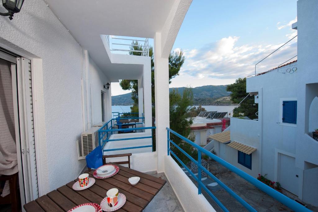 Christine Studios - Monolocale Con Vista Parziale Sul Mare