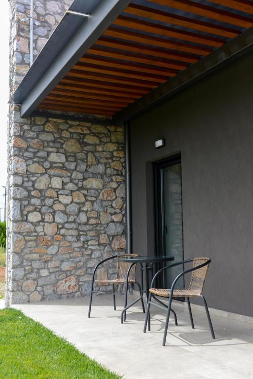 Comfort Suites & Rooms - 14