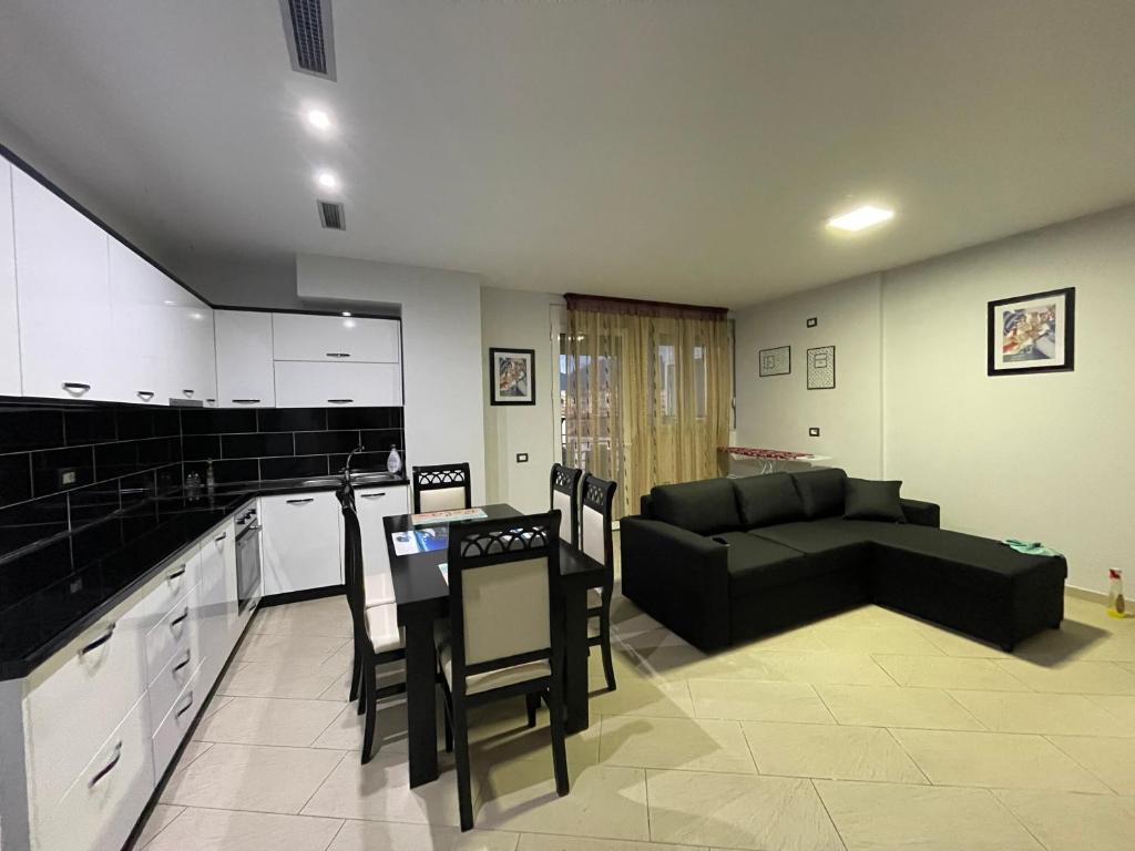 Spacious Modern Flat Business/Family/Friends Trip - Image 4