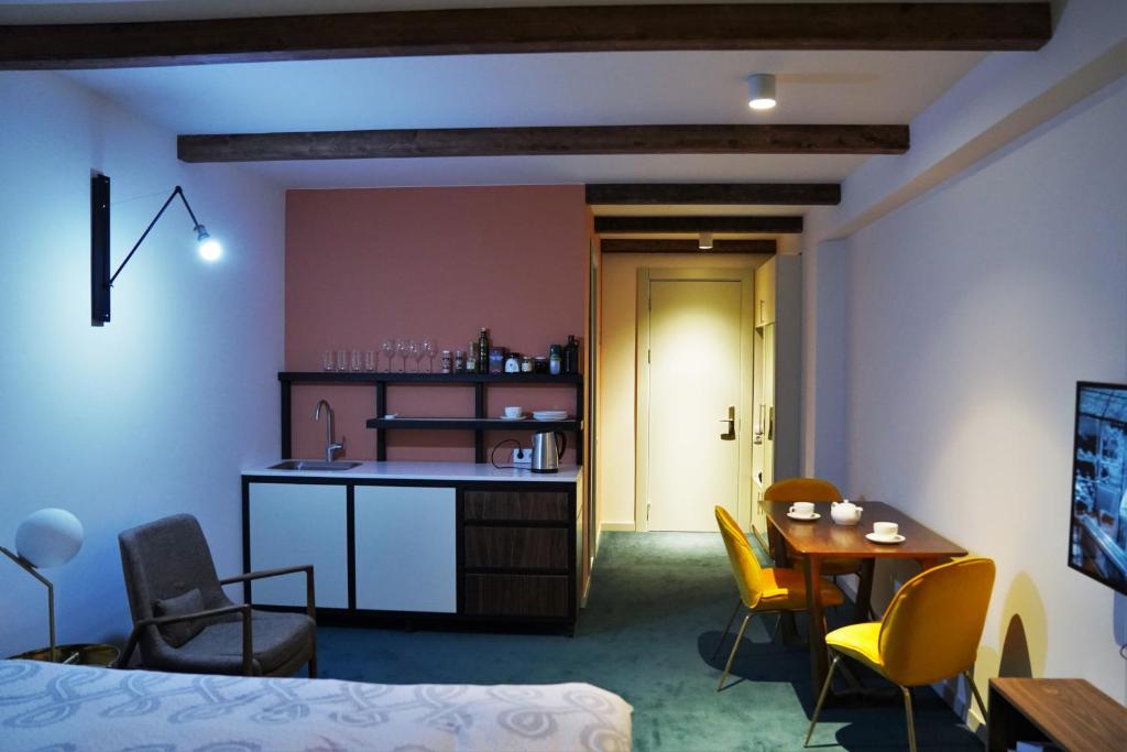 Atrium Apartment 245 - Hizvo