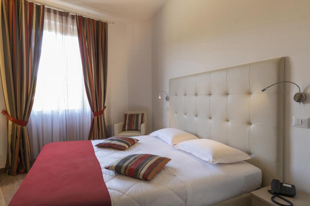 Postel nebo postele na pokoji v ubytování Hotel Settentrionale Esplanade