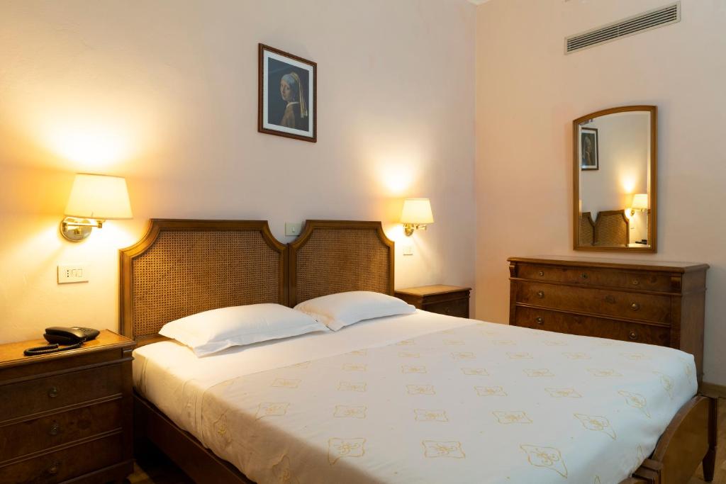 Postel nebo postele na pokoji v ubytování Hotel Settentrionale Esplanade