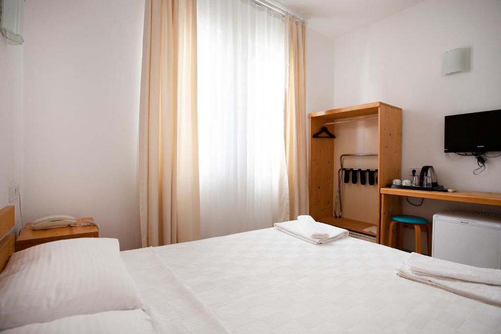 Postel nebo postele na pokoji v ubytování Zephyros City Otel