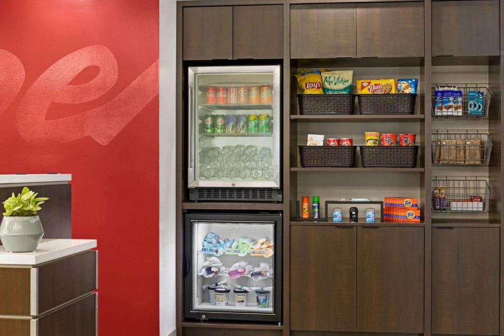 Super 8 by Wyndham Calgary Shawnessy Area - Resim 12