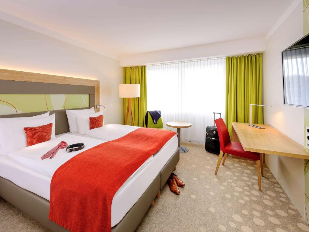 Postel nebo postele na pokoji v ubytování Mercure Hotel Saarbrücken City