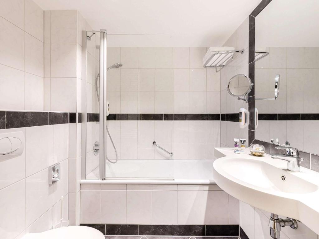 Koupelna v ubytování Mercure Hotel Saarbrücken City