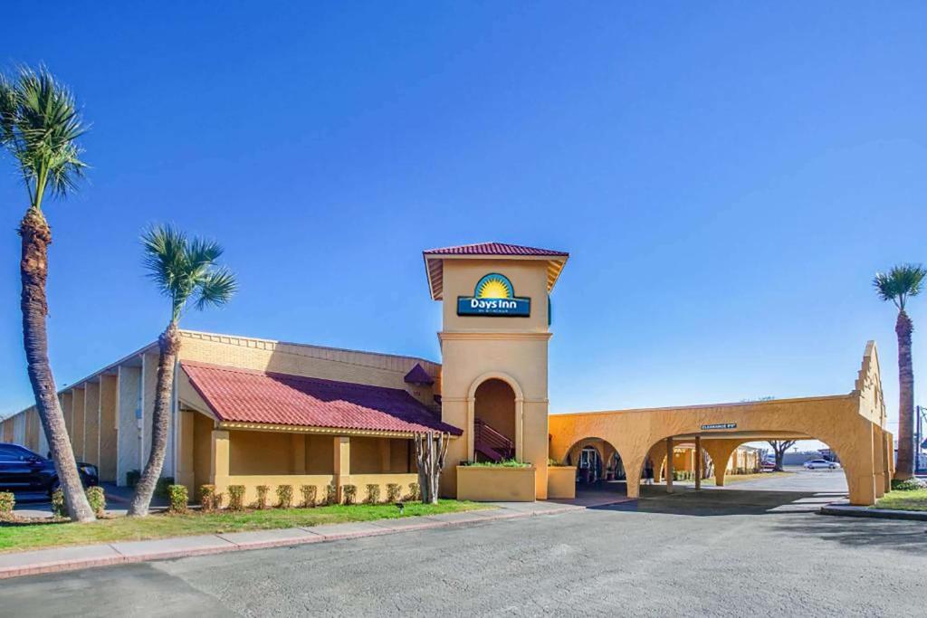 a fast food restaurant with palm trees in front of it at Days Inn by Wyndham Del Rio in Del Rio