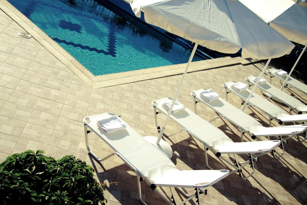 Basen w obiekcie Antigoni Villa, a back-to-nature sanctuary, By ThinkVilla lub w pobliżu