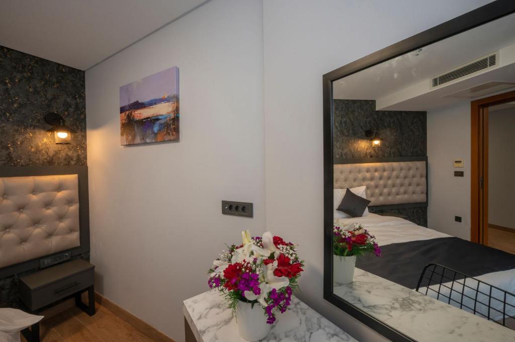 KA Hotel & Suites - 13