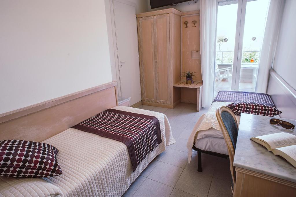 Hotel Margherita - Eenpersoonskamer Met Gedeeltelijk Uitzicht Op Zee