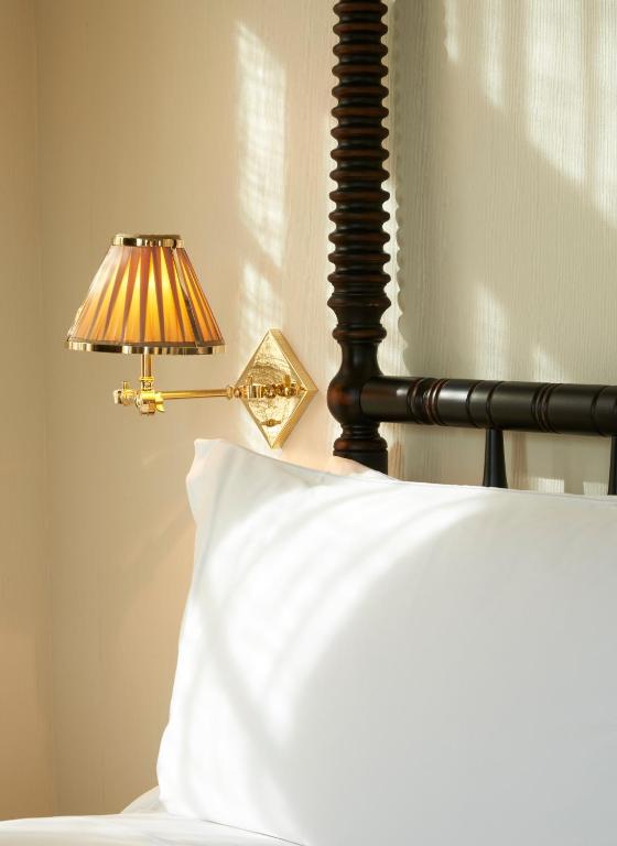 Postel nebo postele na pokoji v ubytování The Ludlow Hotel