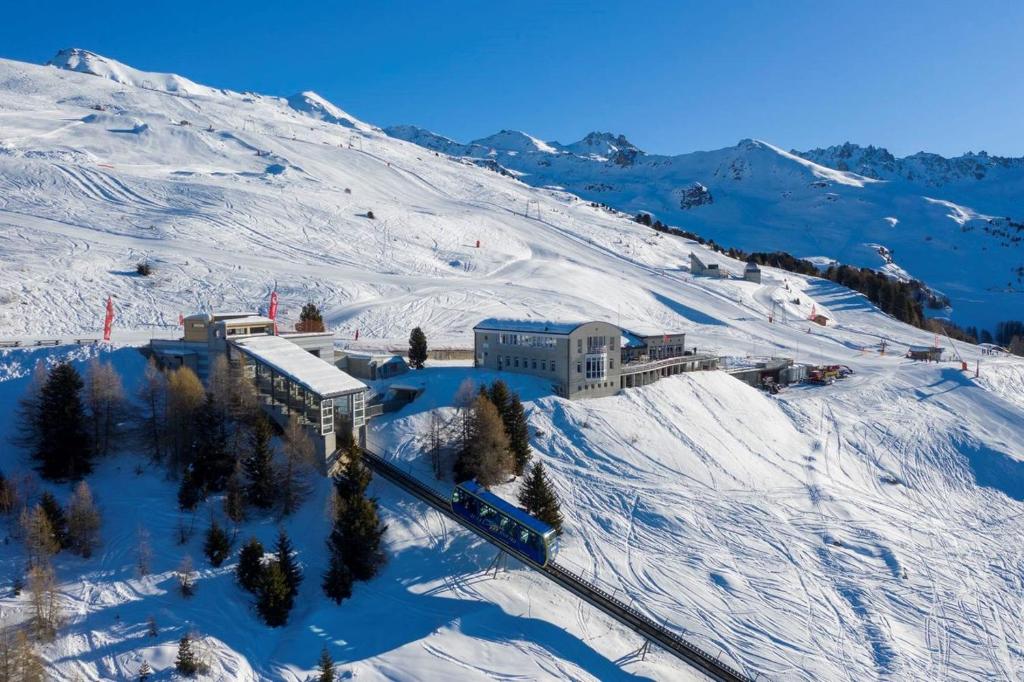 a building on top of a snowy hill with snow at Tignousa logement de groupes et individuels in Saint-Luc