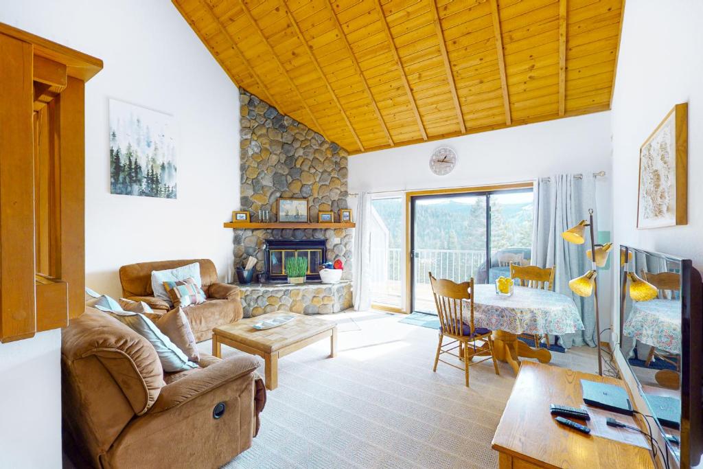 Χώρος καθιστικού στο Eagle's Landing Condo 78