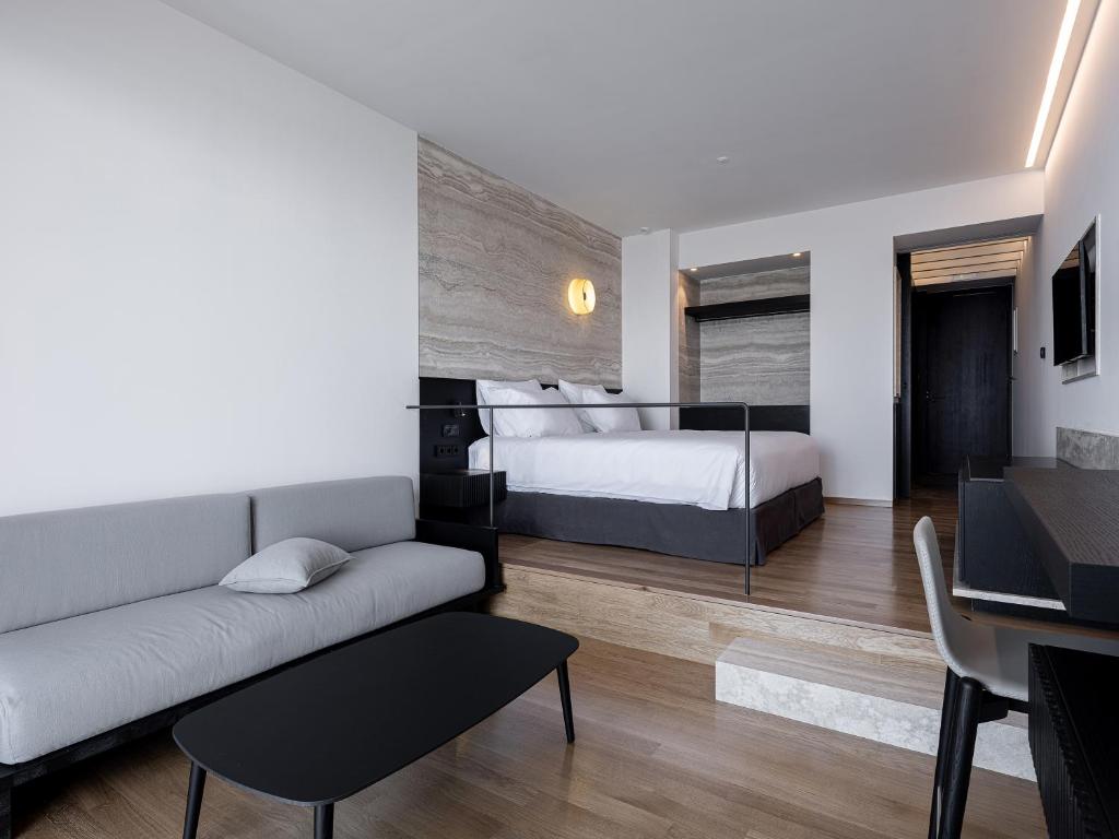 Postel nebo postele na pokoji v ubytování The Tanneries Hotel & Spa - a Member of Design Hotels