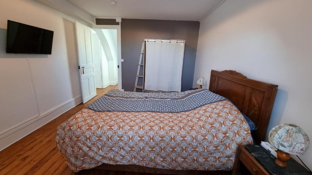 Postel nebo postele na pokoji v ubytování Le 3 Rue de Fontenay