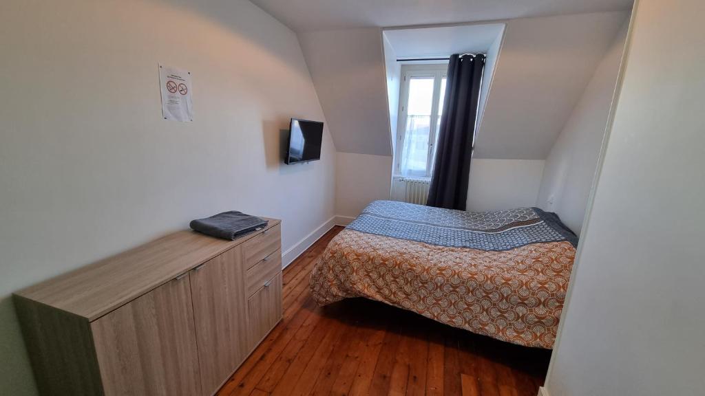 Postel nebo postele na pokoji v ubytování Le 3 Rue de Fontenay