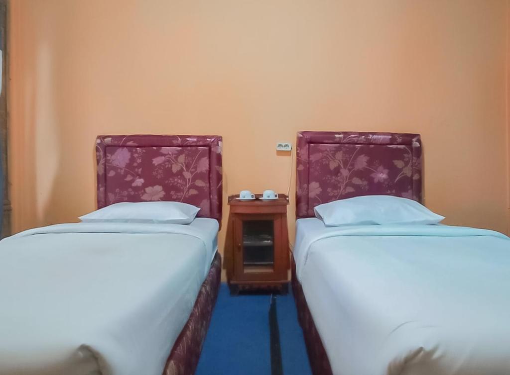 Postel nebo postele na pokoji v ubytování RedDoorz Plus At Grand Yustik Sukabumi
