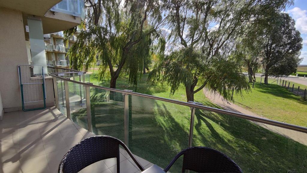 Balkón nebo terasa v ubytování Velence Sunset Wellness Apartman
