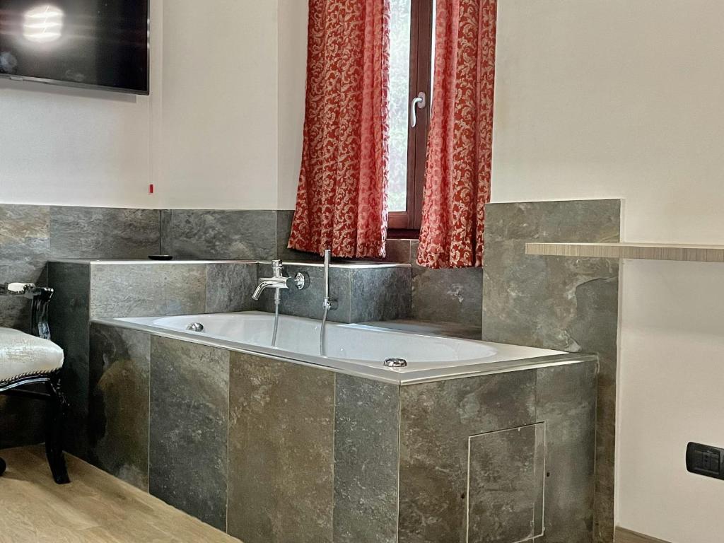 
Double Room with Spa Bath
