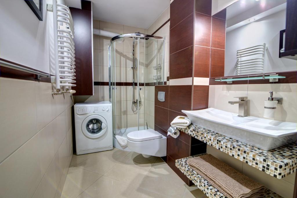 Kúpeľňa v ubytovaní Krynica Apartamenty Centrum Deptak 119