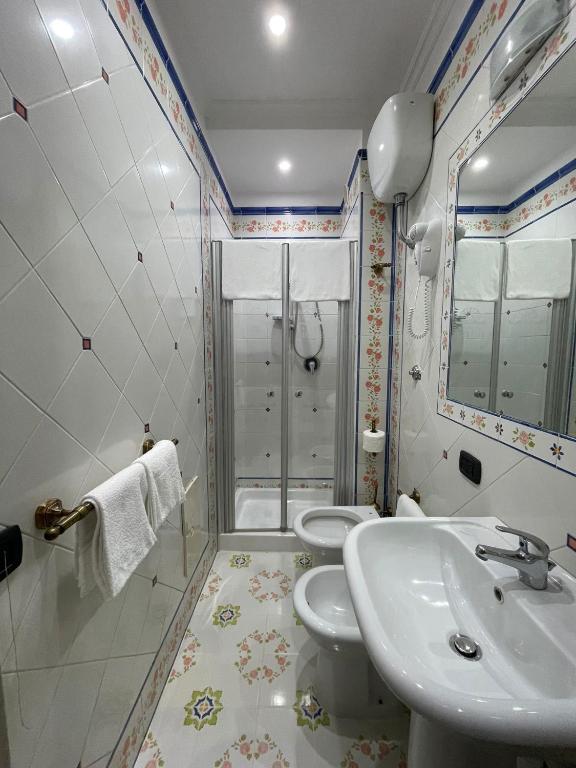 Bagno di Hotel 2000