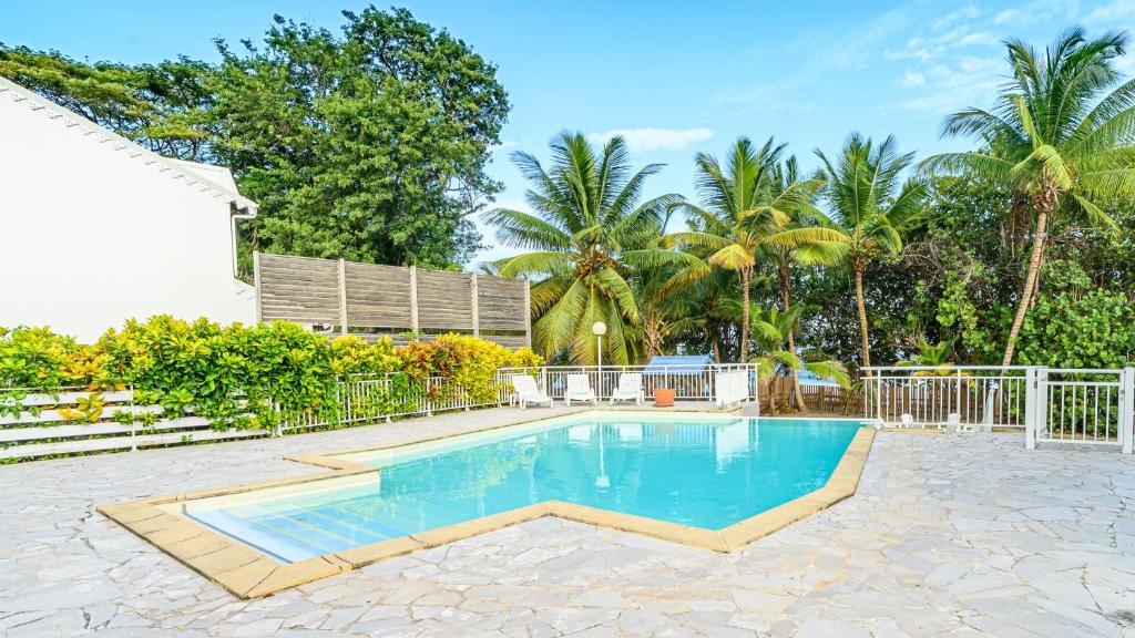 Bazén v ubytování Villa les Amandiers 8 chambres face à la mer! nebo v jeho okolí