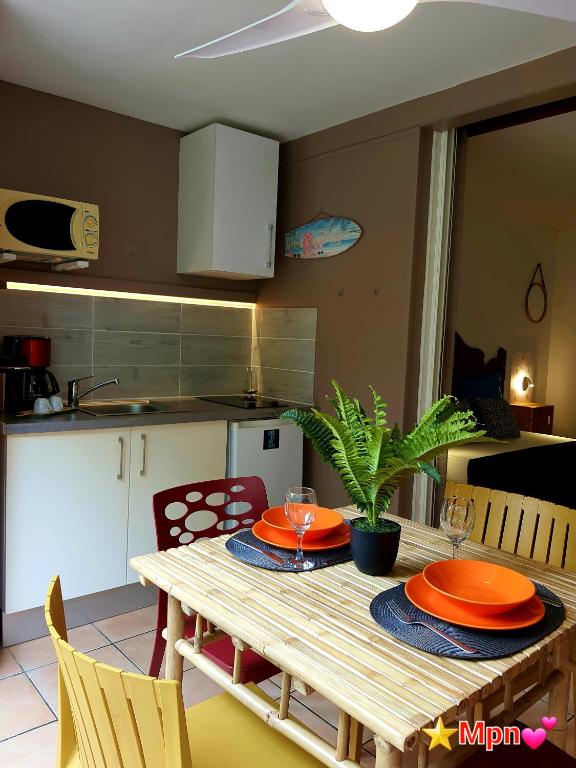 Kuchyň nebo kuchyňský kout v ubytování Mon Pti Nid - Havre cosy avec vue tropicale en Martinique