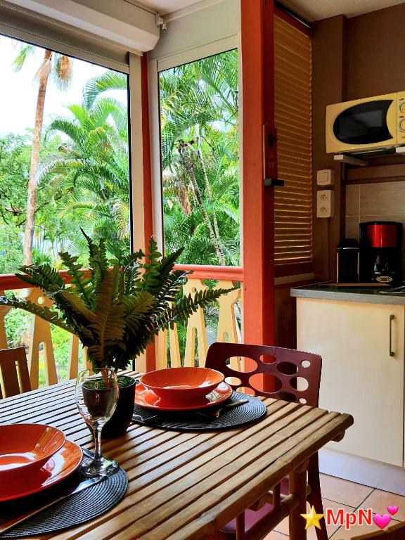 Kuchyň nebo kuchyňský kout v ubytování Mon Pti Nid - Havre cosy avec vue tropicale en Martinique
