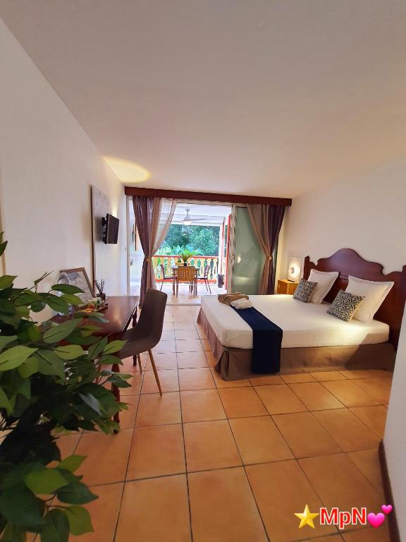 Postel nebo postele na pokoji v ubytování Mon Pti Nid - Havre cosy avec vue tropicale en Martinique