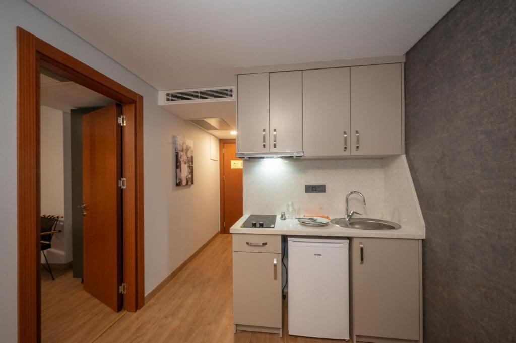 KA Hotel & Suites - 19