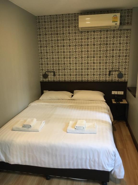Postel nebo postele na pokoji v ubytování YWCA Hotel Bangkok