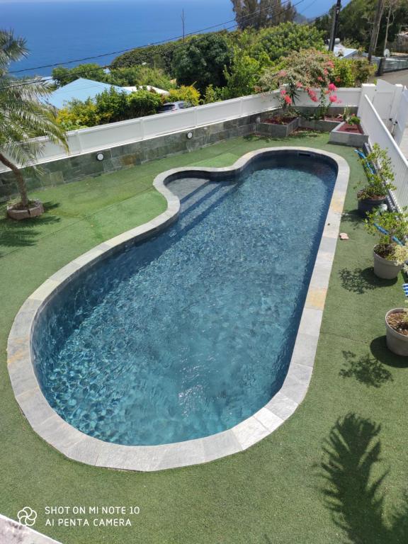 a swimming pool in the middle of a yard at villa Areca in Saint-Joseph