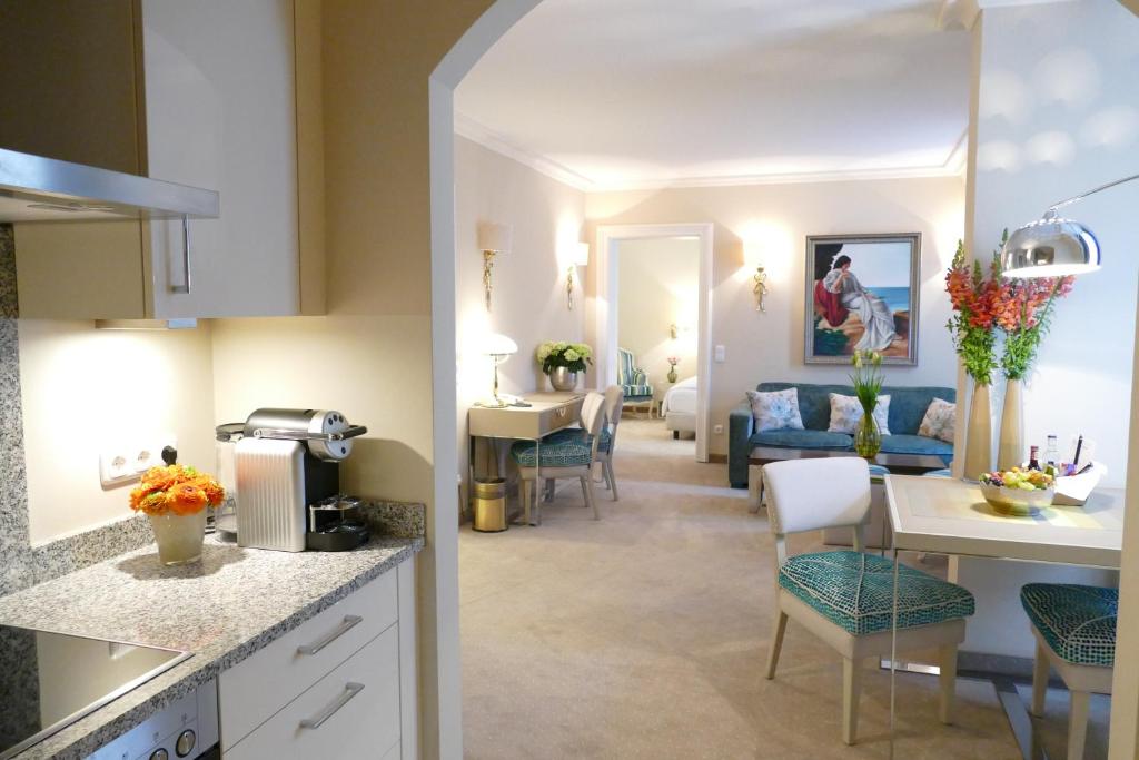 
Apartment with Kitchen
