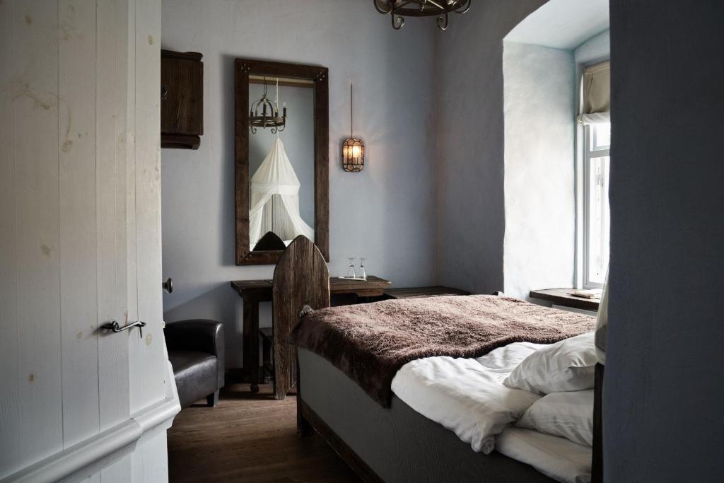 Postel nebo postele na pokoji v ubytování Hotel Helgeand Wisby