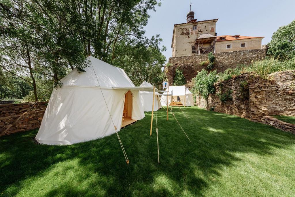 Κήπος έξω από το Malešov Camp